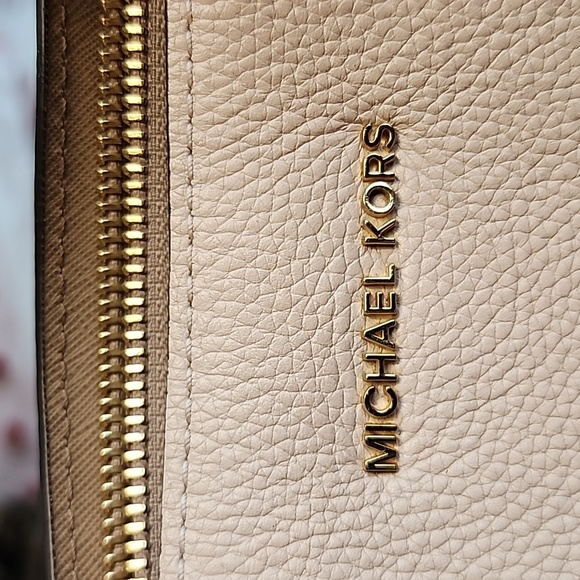 Michael Kors Leather Pink & Cream Shoulder Bag - Picture 7 of 12